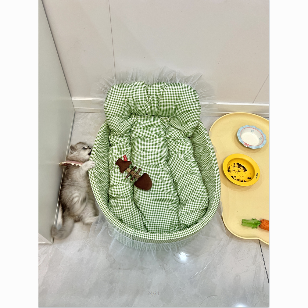 Glowli™ Gingham Lace Pet Bed