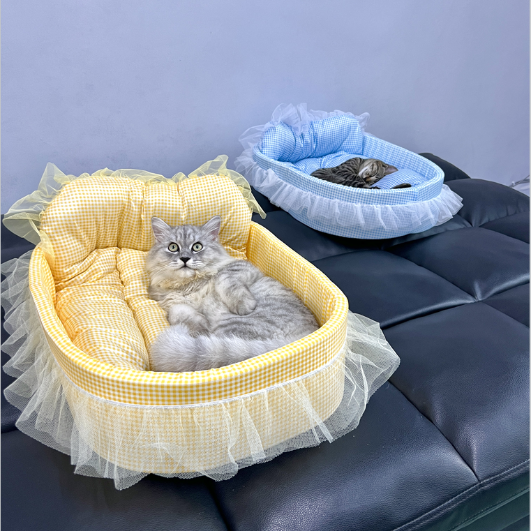Glowli™ Gingham Lace Pet Bed