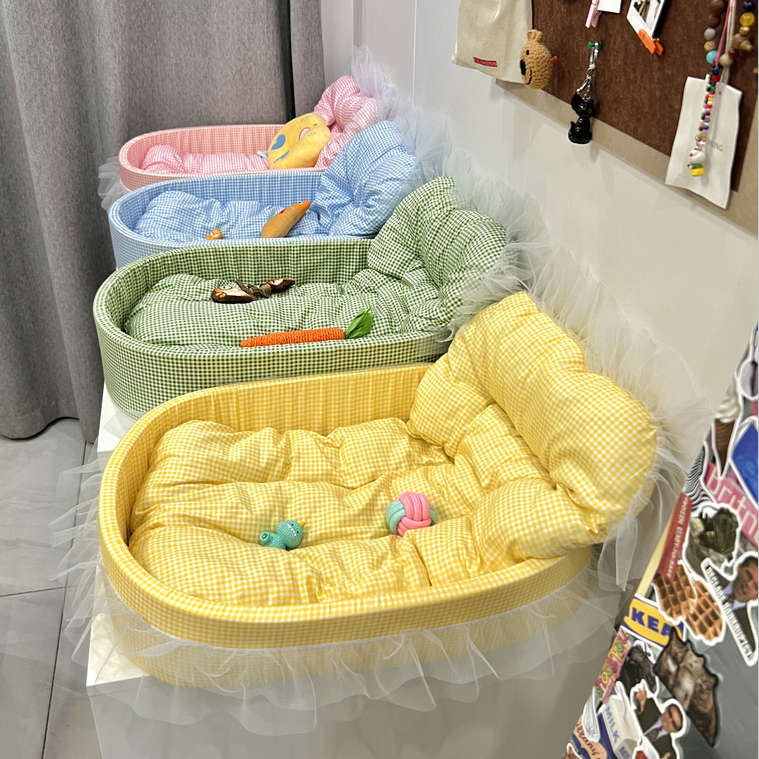 Glowli™ Gingham Lace Pet Bed
