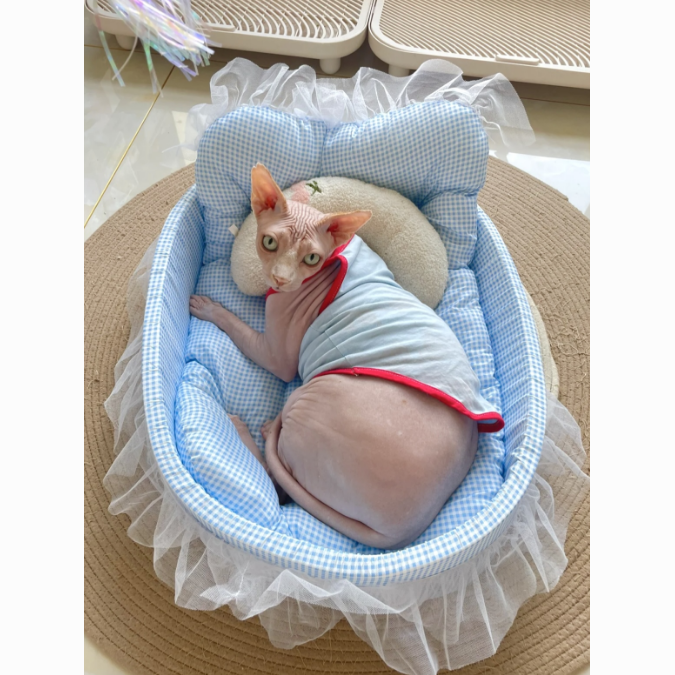 Glowli™ Gingham Lace Pet Bed